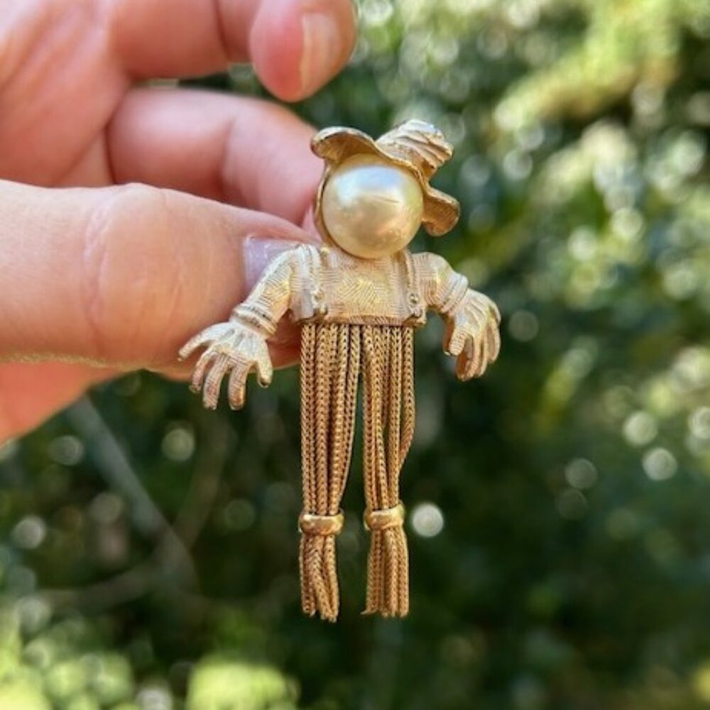 EMMONS Scarecrow Gold Faux Pearl BROOCH - Picture 2 of 8